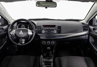 Подержанный автомобиль Mitsubishi Lancer Sedan 2008 года (10 фото)
