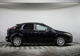 Подержанный автомобиль Ford Focus Hatchback 2008 года (4 фото)