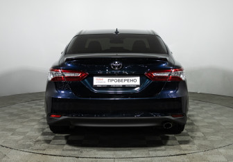 Подержанный автомобиль Toyota Camry Sedan 2020 года (6 фото)