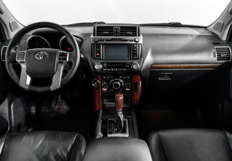 Подержанный автомобиль Toyota Land Cruiser Prado 2015 года (16 фото)