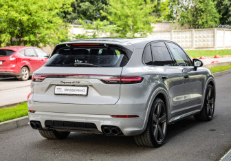Подержанный автомобиль Porsche Cayenne 2021 года (6 фото)