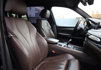 Подержанный автомобиль BMW X5 2013 года (11 фото)