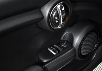 Подержанный автомобиль MINI Hatch 2014 года (10 фото)