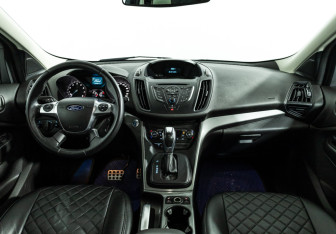 Подержанный автомобиль Ford Kuga 2015 года (13 фото)