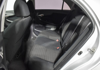 Подержанный автомобиль Toyota Corolla Sedan 2007 года (11 фото)