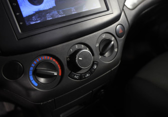 Подержанный автомобиль Chevrolet Aveo Hatchback 2008 года (13 фото)