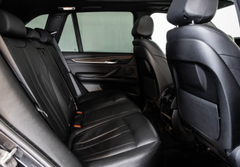 Подержанный автомобиль BMW X5 2016 года (22 фото)