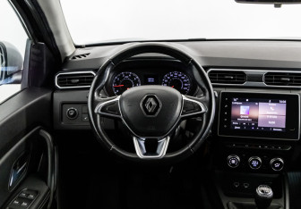 Подержанный автомобиль Renault Duster 2021 года (12 фото)