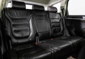 Подержанный автомобиль Volkswagen Touareg 2012 года (21 фото)