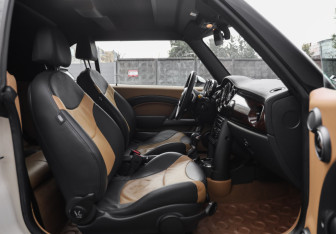 Подержанный автомобиль MINI Cabrio 2006 года (23 фото)