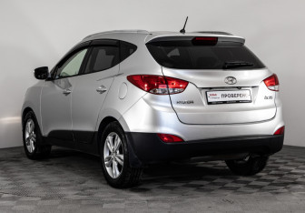 Подержанный автомобиль Hyundai ix35 2010 года (7 фото)