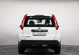 Подержанный автомобиль Nissan X-Trail 2014 года (6 фото)