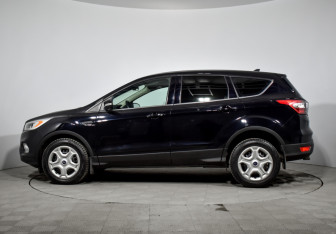 Подержанный автомобиль Ford Kuga 2017 года (8 фото)
