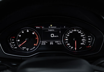 Подержанный автомобиль Audi Q5 2018 года (16 фото)