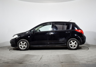 Подержанный автомобиль Nissan Tiida Hatchback 2010 года (8 фото)