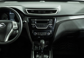 Подержанный автомобиль Nissan X-Trail 2017 года (14 фото)