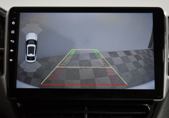 Подержанный автомобиль Peugeot 208 2013 года (15 фото)