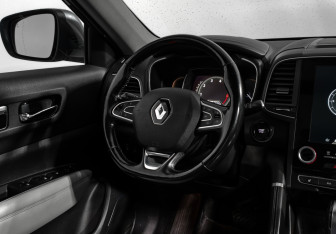 Подержанный автомобиль Renault Koleos 2017 года (15 фото)