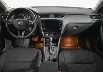 Подержанный автомобиль Skoda Octavia Liftback 2019 года (13 фото)