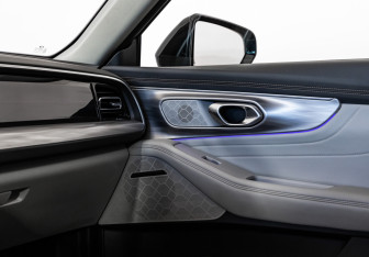 Подержанный автомобиль GAC GS8 2023 года (17 фото)