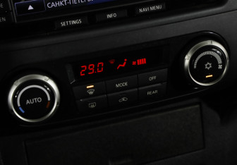 Подержанный автомобиль Mitsubishi Pajero 2014 года (18 фото)