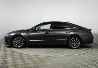 Подержанный автомобиль Hyundai Sonata 2020 года (8 фото)