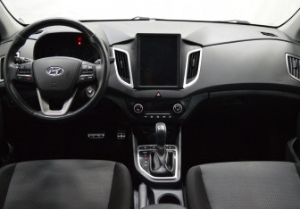 Подержанный автомобиль Hyundai Creta 2019 года (13 фото)