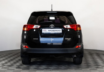 Подержанный автомобиль Toyota RAV4 2013 года (6 фото)