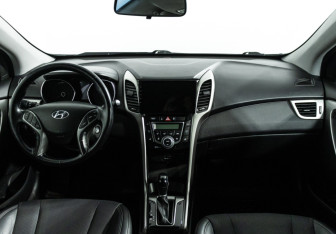 Подержанный автомобиль Hyundai i30 Hatchback 2015 года (13 фото)