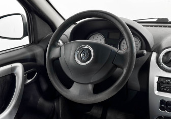 Подержанный автомобиль Renault Logan Sedan 2011 года (15 фото)