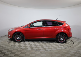 Подержанный автомобиль Ford Focus Hatchback 2013 года (8 фото)