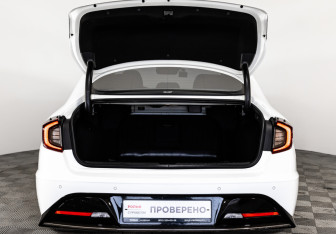 Подержанный автомобиль Hyundai Sonata 2022 года (35 фото)