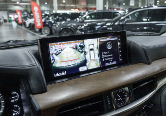 Подержанный автомобиль Lexus LX 2016 года (20 фото)