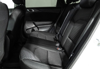 Подержанный автомобиль Kia Ceed Wagon 2019 года (10 фото)