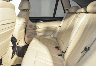Подержанный автомобиль BMW X5 2014 года (12 фото)