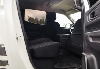 Подержанный автомобиль Mitsubishi L200 2025 года (28 фото)