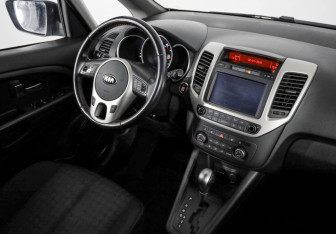 Подержанный автомобиль Kia Venga 2015 года (9 фото)