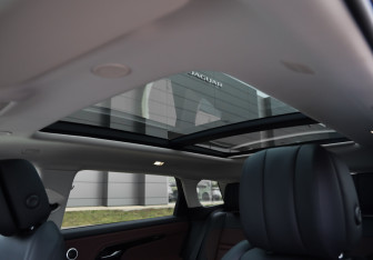 Подержанный автомобиль Land Rover Range Rover Evoque 2024 года (31 фото)