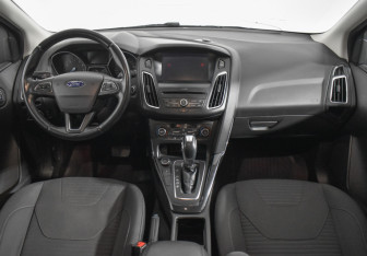 Подержанный автомобиль Ford Focus Sedan 2017 года (13 фото)