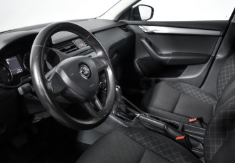 Подержанный автомобиль Skoda Octavia Liftback 2017 года (9 фото)