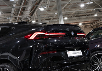 Подержанный автомобиль BMW X6 2023 года (12 фото)