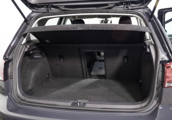 Подержанный автомобиль Volkswagen Golf Hatchback 2015 года (23 фото)
