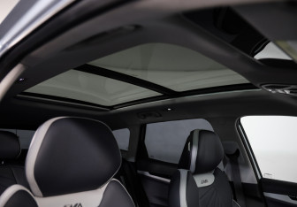 Подержанный автомобиль Geely Atlas 2024 года (25 фото)