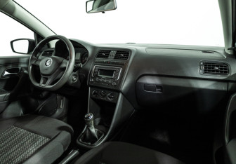 Подержанный автомобиль Volkswagen Polo Sedan 2019 года (9 фото)