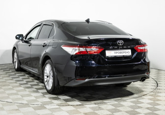 Подержанный автомобиль Toyota Camry Sedan 2021 года (7 фото)