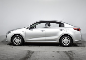 Подержанный автомобиль Kia Rio Sedan 2018 года (8 фото)
