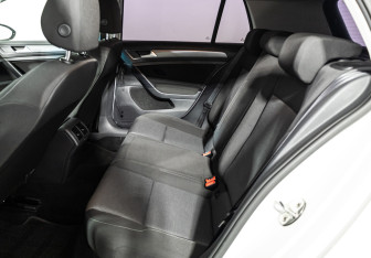 Подержанный автомобиль Volkswagen Golf Hatchback 2013 года (10 фото)