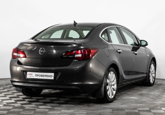 Подержанный автомобиль Opel Astra Sedan 2012 года (5 фото)