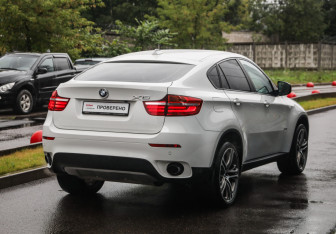 Подержанный автомобиль BMW X6 2013 года (6 фото)