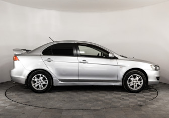 Подержанный автомобиль Mitsubishi Lancer Sedan 2008 года (4 фото)